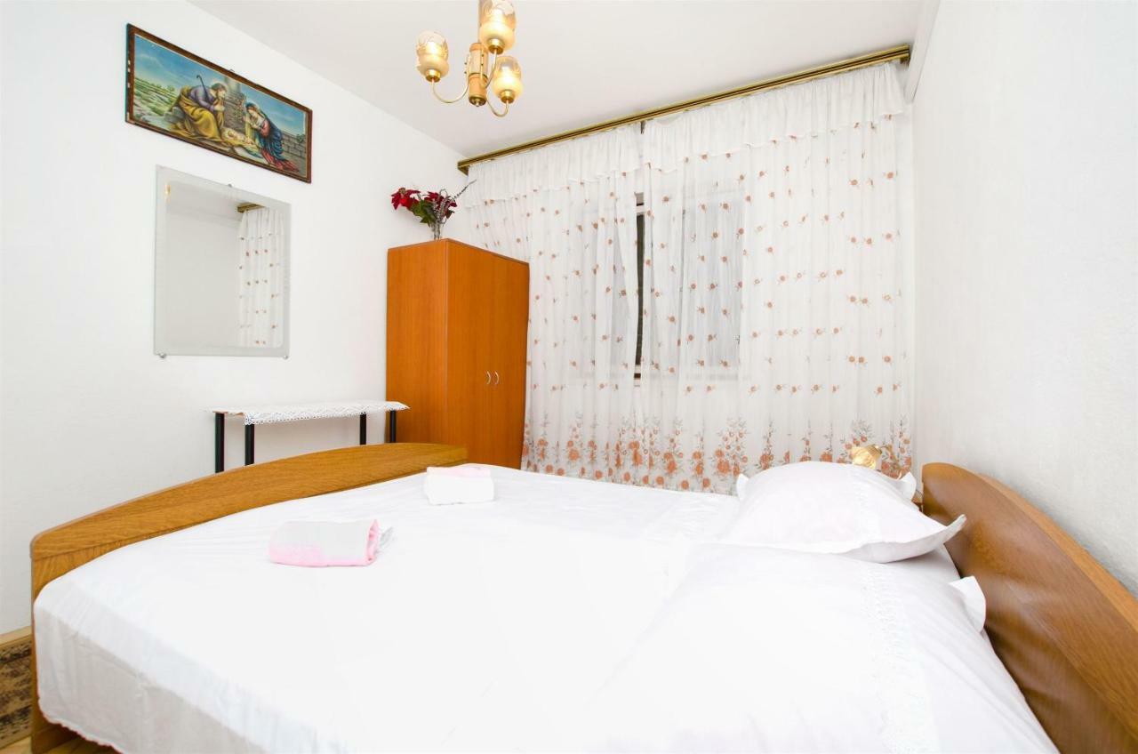 Apartments Ban Dugi Rat Pokoj fotografie